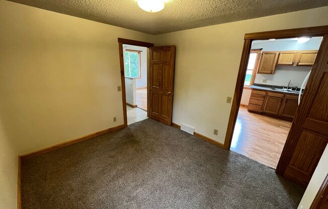 3 beds, 2 baths, $1,650