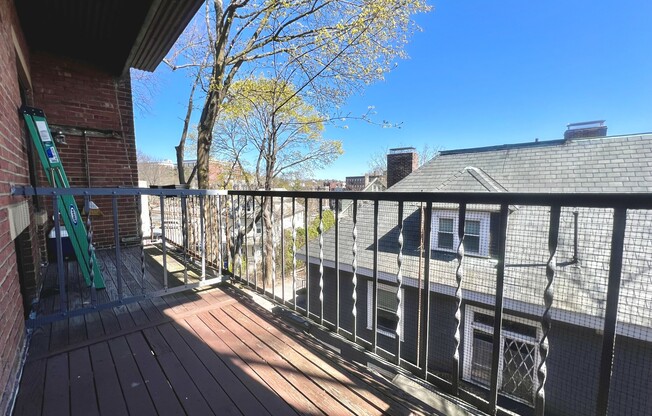 153 Strathmore Rd Apt 1