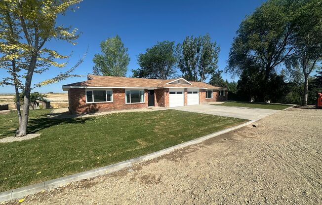 Style and Class....2 Bedroom, 1 bath , 1 Car Garage....Meets Open Air and Outside Space