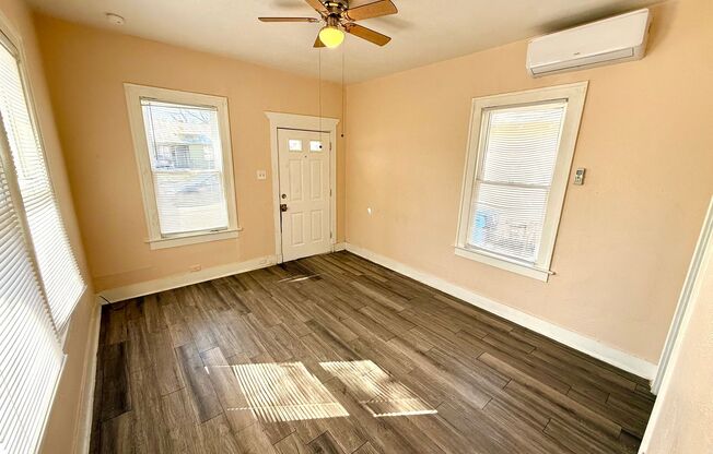 AVAILABLE NOW! 1 Bedroom / 1 Bath Duplex Near St. Philip's College!