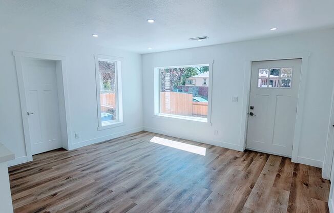 Gorgeous Newly Remodeled House!!