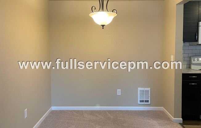 Great Find!!Spacious, condo w/ master