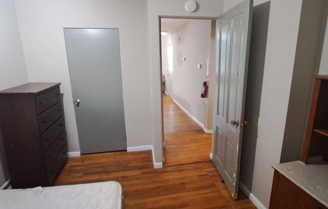 2 beds, 1 bath, 700 sqft, $1,995, Unit #2