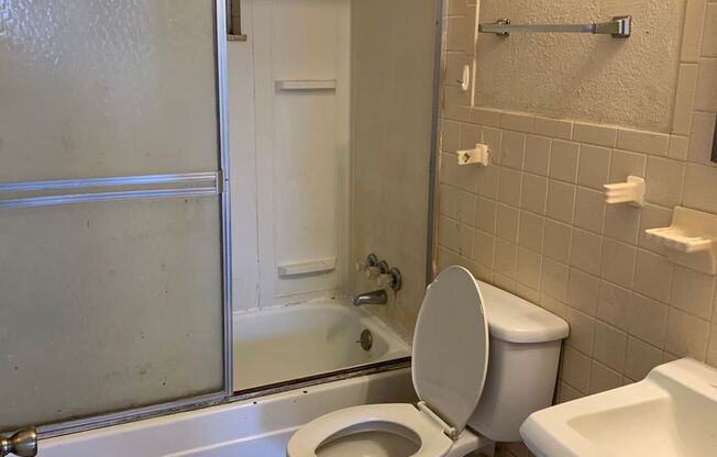 1 bed, 1 bath, $600, Unit 1344A