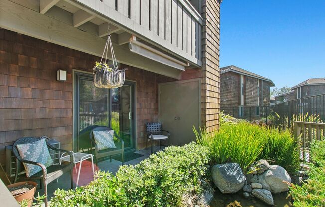 Furnished Ground-Level Beach Condo!