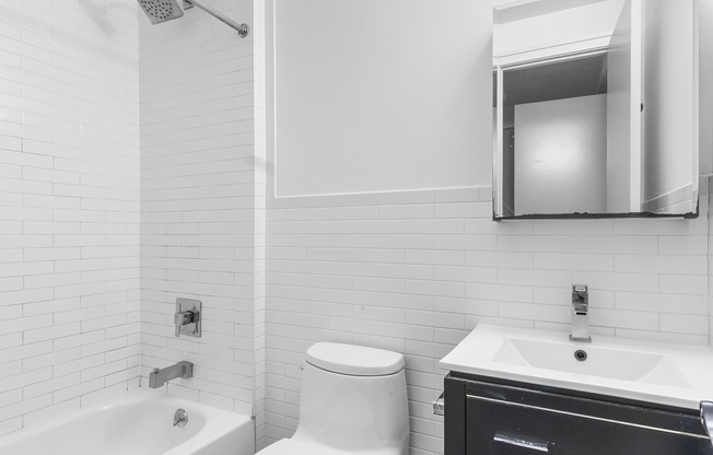 459 W 43 ST