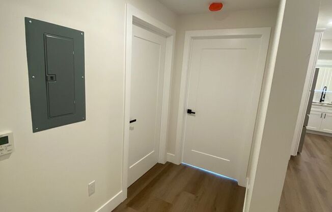 1 bed, 1 bath, 640 sqft, $2,400, Unit 200