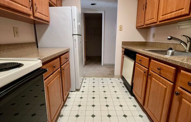 Gorgeous 2-Bedroom Condo at Crum Creek Valley Condominiums! Available NOW!