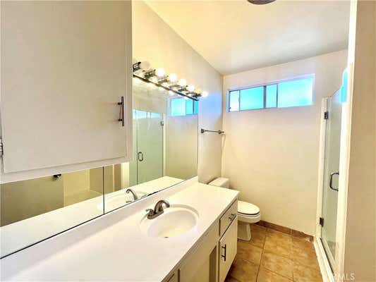 1 bed, 1 bath, 700 sqft, $2,300