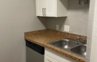 1 bed, 1 bath, 692 sqft, $999, Unit 12