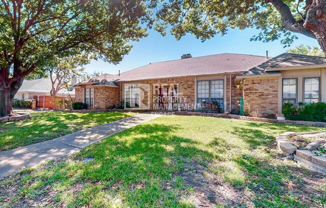 3 Bedroom Single-Story Home available For Rent in Dallas!