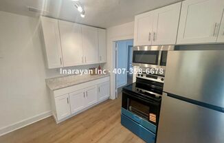 Newly Remodeled 2/1 House with cozy porch