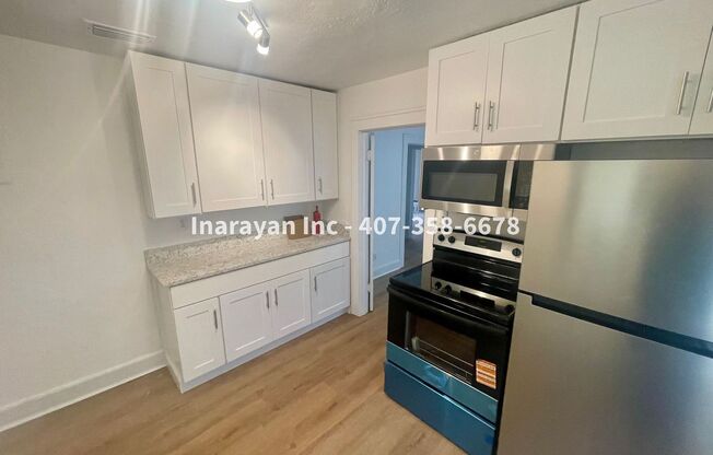 Newly Remodeled 2/1 House with cozy porch