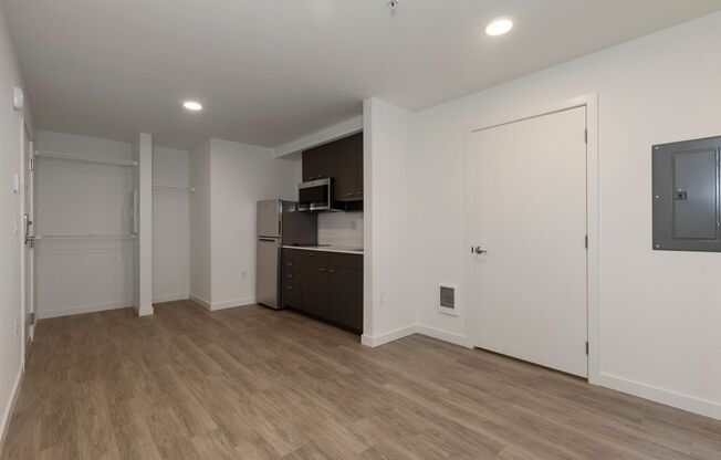 Studio, 1 bath, 250 sqft, $1,145, Unit 108
