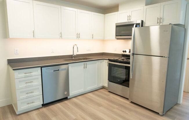2 beds, 1 bath, 870 sqft, $2,100, Unit 57-7