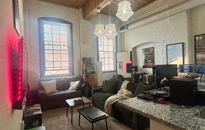 1 bed, 1 bath, 600 sqft, $1,599, Unit 413