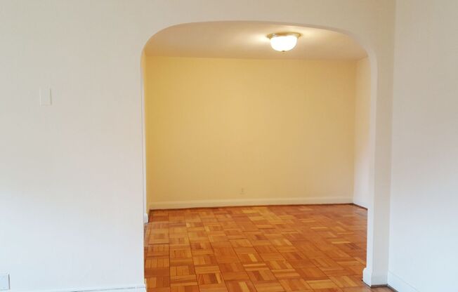 2 beds, 1 bath, 800 sqft, $1,695, Unit E11