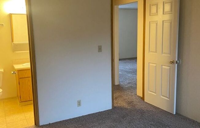 2 beds, 1 bath, 750 sqft, $1,225, Unit Unit 4