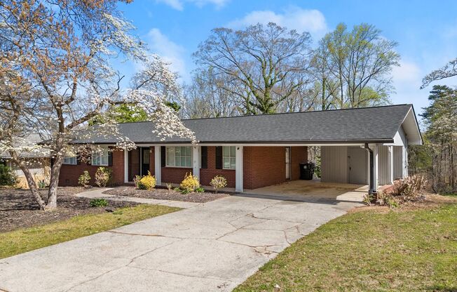 3 Bedroom Lake Home In Gainesville!