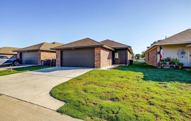 Home located in the heart of Burleson!