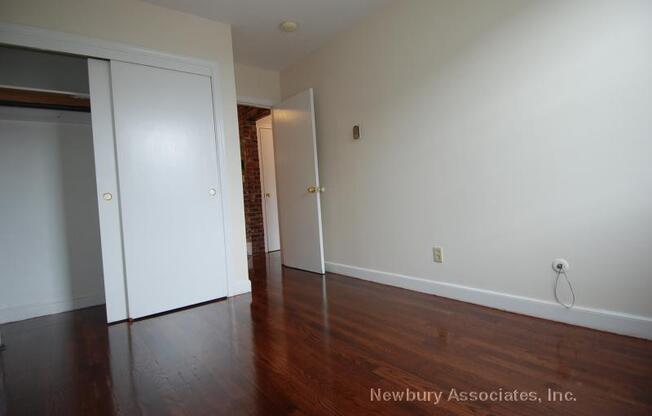 2 beds, 1 bath, $2,995, Unit W