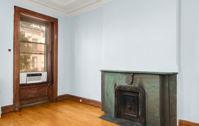 362 W 46 ST