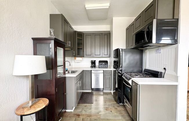 Fantastic Junior 1 bed in Cow Hollow with stunning SF skyline Views
