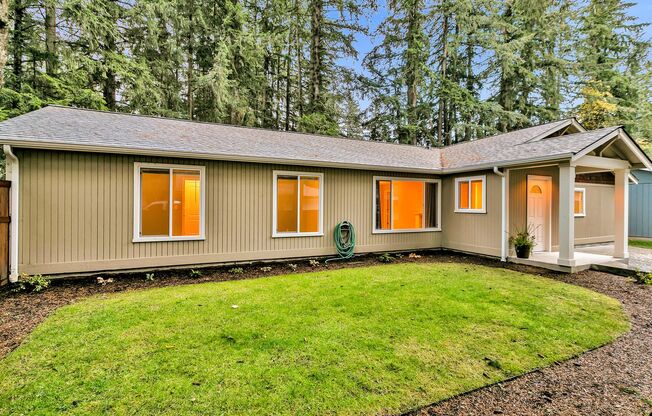 Beautiful Kitchen and Large back yard in a quiet Covington Neighborhood