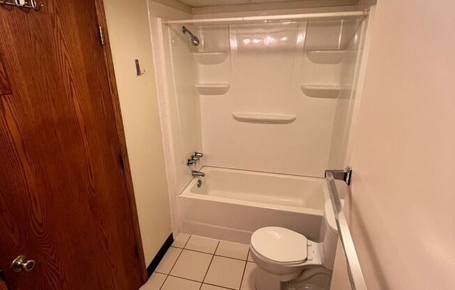 Studio, 1 bath, 485 sqft, $775, Unit B-5