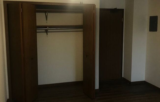 3 beds, 1 bath, 1,040 sqft, $1,695, Unit 3164-303