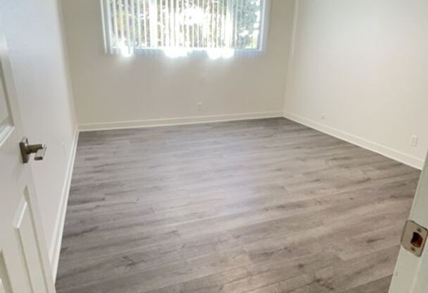 2 beds, 1 bath, 1,100 sqft, $2,568, Unit 241-40