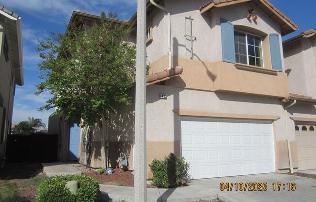 La Sierra Spacious Townhouse