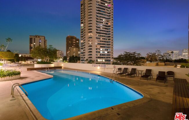 2 beds, 2.5 baths, 1,372 sqft, $6,495, Unit 1812