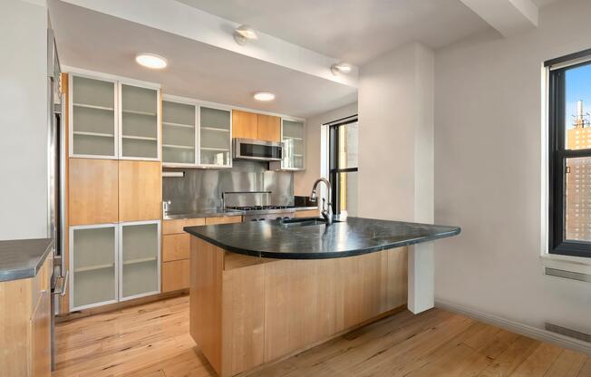 300 W 23 ST