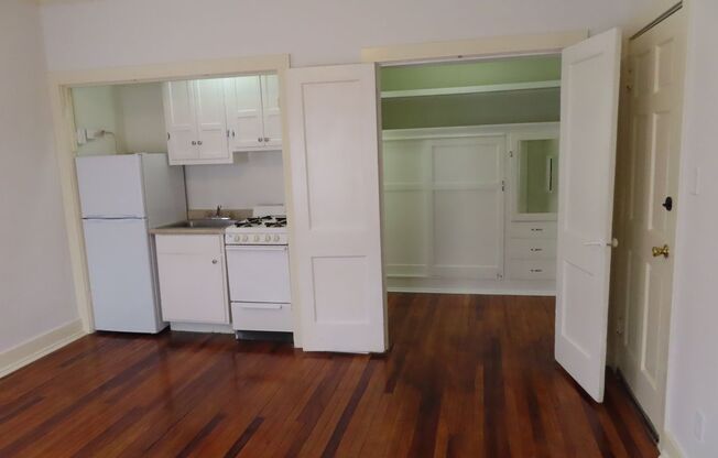 Studio, 1 bath, 400 sqft, $685, Unit #15