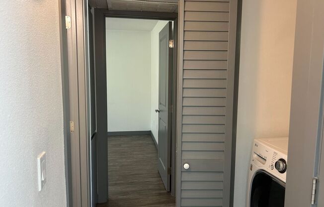 2 beds, 1 bath, 950 sqft, $2,910, Unit B087