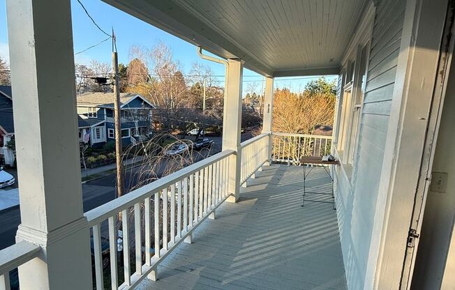 Charming 1912 Vintage 2-Bedroom + Finished Loft in Sellwood – Available Now!