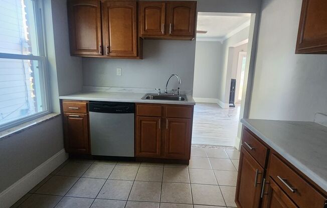 2 beds, 1 bath, 861 sqft, $950