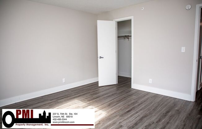 2 beds, 1 bath, $1,050, Unit 4001 Holdrege St. #7