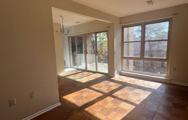 Charming 2 BR/1.5 BA Condo in Silver Spring!