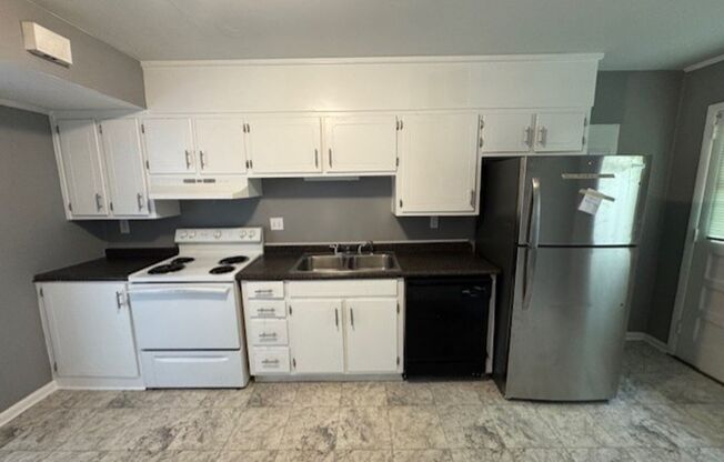 NO DEPOSIT REQUIRED!  $50 VISA GIFT CARD!! $10 APPLICATION FEES! MOVE IN SPECIAL THROUGH 5/31/25