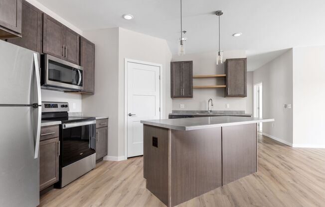 3 beds, 2 baths, 1,371 sqft, $1,695, Unit 302