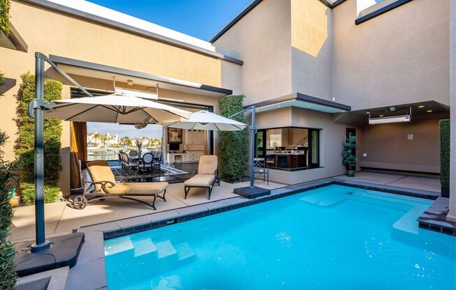 Oxnard | WATERFRONT | 3 Bed + 3.5 Bath | Fully Furnished | 4490 Eastbourne Bay