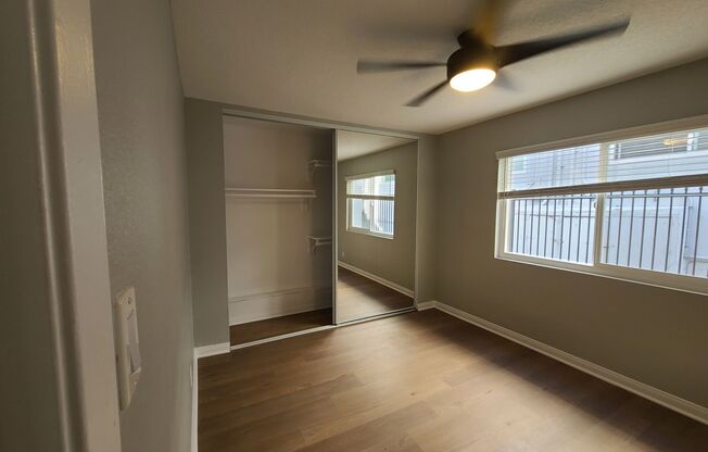 2 beds, 1 bath, 950 sqft, $3,150, Unit 4720-21