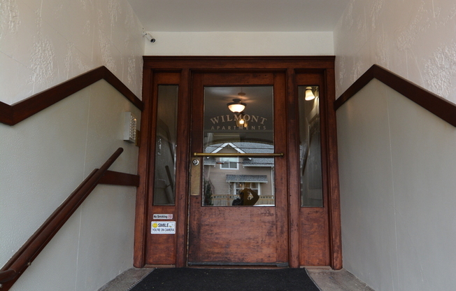 2 beds, 1 bath, 750 sqft, $1,295, Unit J