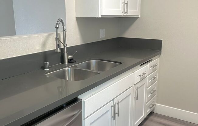 2 beds, 1 bath, 896 sqft, $1,995, Unit 102