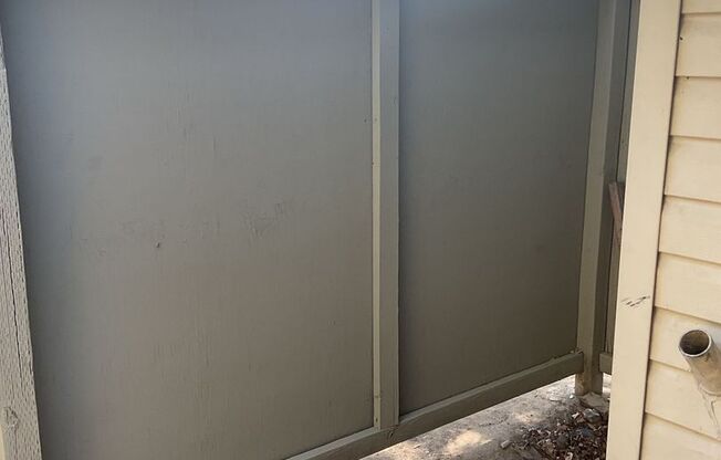 2 beds, 1 bath, 992 sqft, $1,250, Unit 4760-105