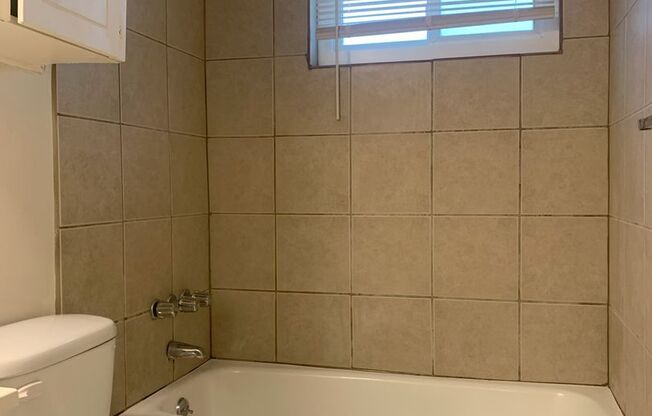 2 beds, 1 bath, 700 sqft, $880, Unit 9022