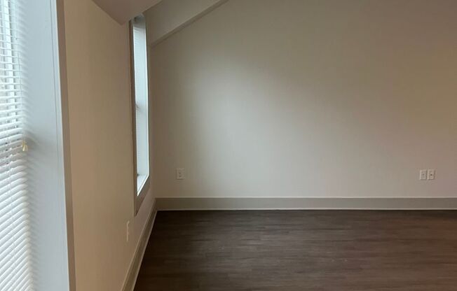 Studio, 1 bath, 560 sqft, $1,600, Unit Heritage East- Unit 305