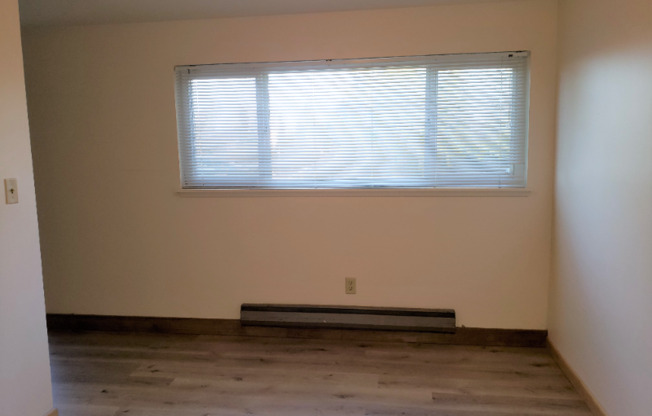 12722 76 AVE S